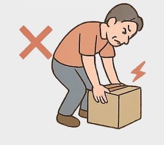 前屈みで重いものを持ち上げる